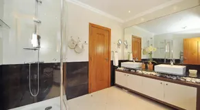 Cosy Bedrooms Guest House - Image 2