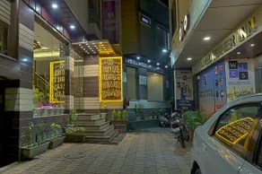 Hotel Royals Grand Galaxy - Image 4