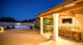 Gorgeous Pool Villa with a fenced garden - Image 4