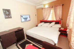 Carleton Hotel & Suites - Image 2