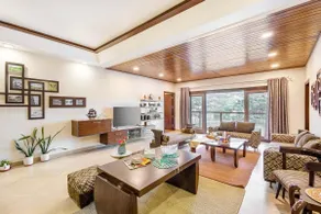 ELIVAAS 5 BHK with Garden & Balconies - Lakeview Manor - Image 2