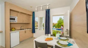Aparthotel Holiday Center - Image 4