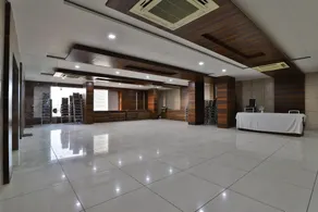 Townhouse 907 Hotel Navjivan - Image 2