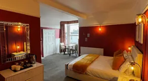 The Golden Lion Hotel - Image 4