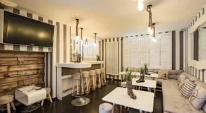 Retro Design Hotel - Image 3