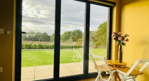 Rose Garden lodge stunning views - Image 3