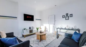 Spacious 2-Bedroom House near Wakefield Centre and Train Station with Free Parking, Ideal for Contractors & Long Stays - NordStay - Image 2