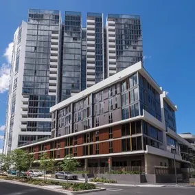 Fascinating waterview 2 bedrooms condo (Parking) - Image 1