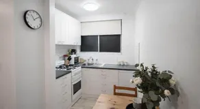 Superb Studio, Great Value in St Kilda East - Image 3