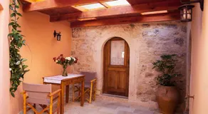 Ariadne Traditional Home - Image 3