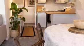 Romantic 1830 Georgian Apartment - Prime Location - Image 5