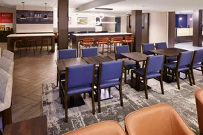 Hampton Inn by Hilton Newark Airport - Image 3
