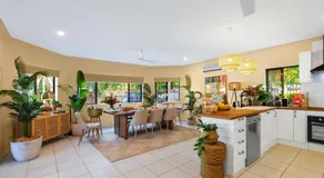 Spacious Family Fun with SUV Hire, Games, Full Kitchen - Image 2