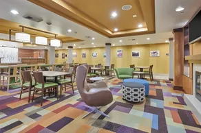 Fairfield Inn & Suites Burlington - Image 5