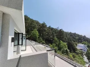 Mountain and Courtyard Homestay - Image 5