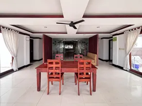 RedDoorz @ First Homestay Bypass Kuta - Image 3