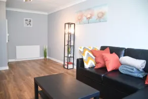 2ndHomeStays- Willenhall-A Serene 3 Bed House with a Garden View-Suitable for Contractors and Families-Sleeps 9 - 7 mins to J10 M6 and 21 mins to Birmingham - Image 2