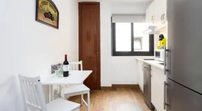 Elegante y luminoso piso recién reformado - Image 2