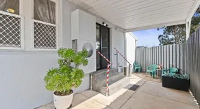 Stylish 2 Bedroom Unit Close to CBD - Image 3