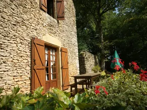 Lovely Périgord holiday home in private forest - Image 1