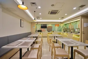 Hanting Hotel Qingdao Taidong Pedestrian Street - Image 2