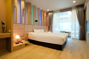Lakeside Resort Hotel - Image 2