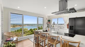 Lazy Days Penthouse - Opposite Shaws Bay - 180 Waterfront Views - Image 4