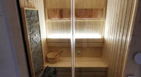 Princ Lux jaccuzi and sauna with free parking - Image 4