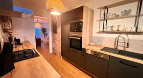Apparemment familial 3chambres, avec parking, 5min du centre à pied - Image 2
