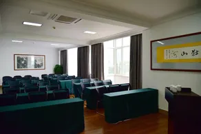 Qingdao Oceanside Hotel & Resort - Image 5