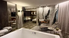 Iris Hotel - Image 3