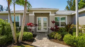 Amazing outdoor living on a freshwater canal, 4 bedrooms, pet-friendly - Villa Becky - Image 5