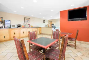Hawthorn Suites by Wyndham Albuquerque - Image 5