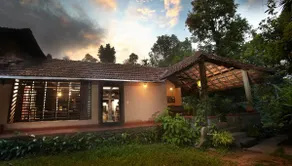 Kudremukh Homestay: Heritage villa by the falls 2 - Image 4