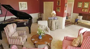 No 6 The Square Tearooms & Accommodation - Image 3