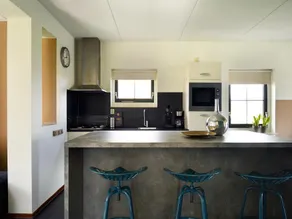 Family home with wellness - Image 3