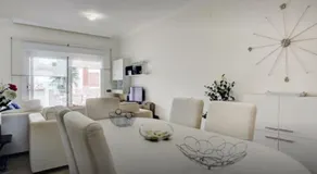 Apartamento familiar con JARDIN y TERRAZA Privada - Image 4