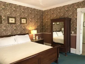 Rogues' Harbor Inn - Image 3