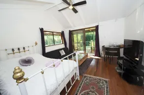 Nimbin waterfall retreat - Image 2