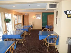 Travelodge by Wyndham South Burlington - Image 5