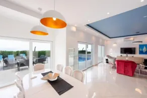 Luxury villa Vista with pool and sea view - Image 4