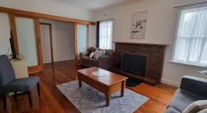 Modern 1 bedroom studio free parking close to CBD - Image 2