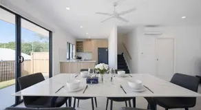 Modern 4BR Townhouse Near Transport and Shops - Image 3