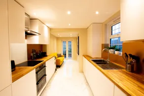 Charles Hope Salisbury Residence - Image 3