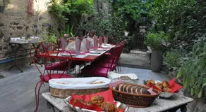 No2 La Place Guest House - Image 2