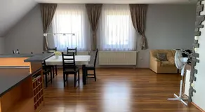 Spacious Apartment in Town Centre - Image 3
