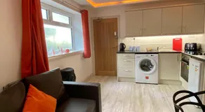Kennedy House by Blackpool Service Apartments - Image 4