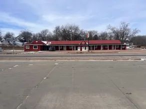 Big Red Inn - Image 4