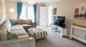 Clayton House- Conveniently Located, Spacious & Modern 4 Bedroom House Suitable for Work and Leisure Stays - Image 2