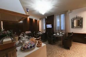 Locanda Leon Bianco on the Grand Canal - Image 5